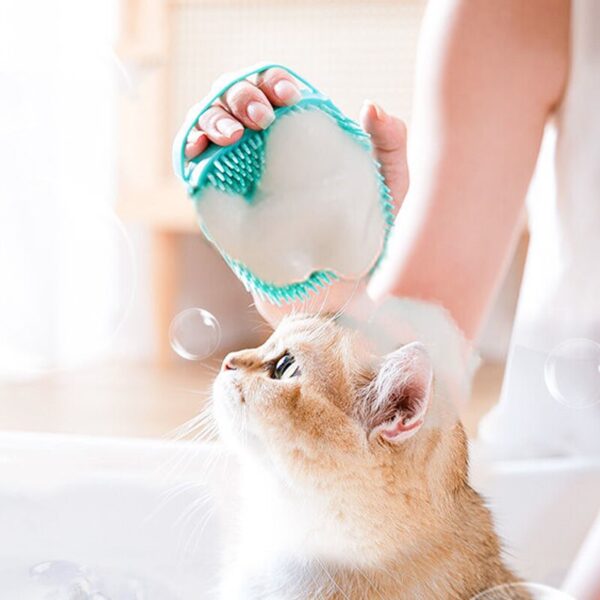 Escova de Silicone 3 em 1 para Banho e Massagem de Pets - Image 3
